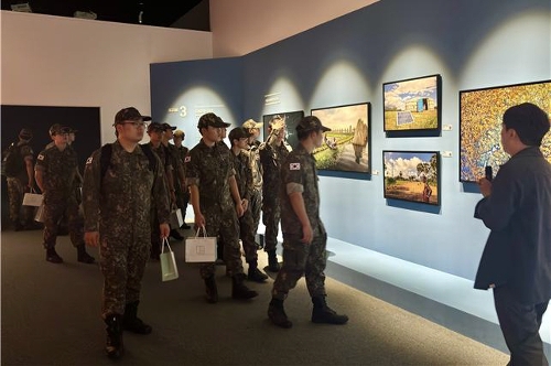 국회도서관 도서기증식(공군 제5공중기동비행단) 및 도서관 참관 사진 9